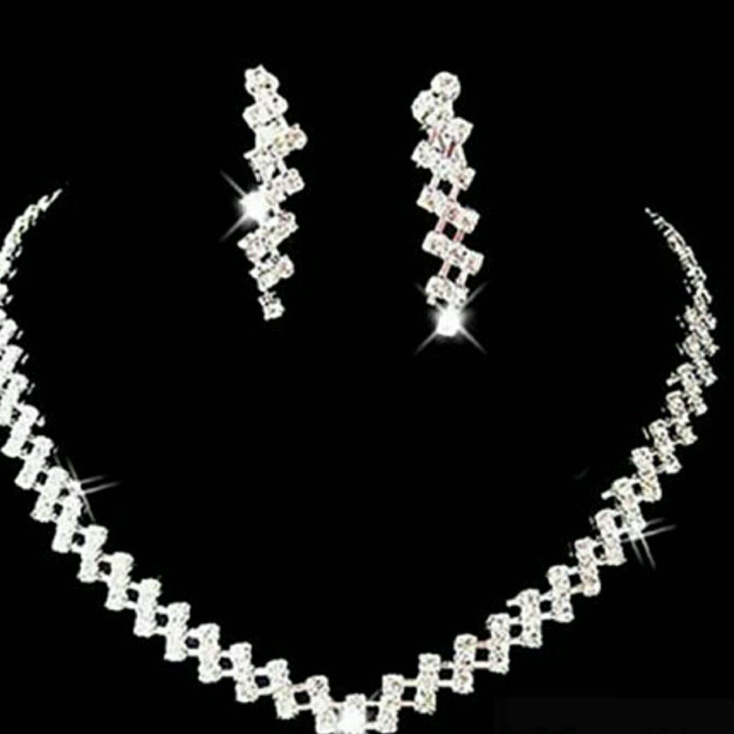 Niveah Necklace Set