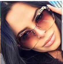 Chelia Luxury Rimless Sunglass